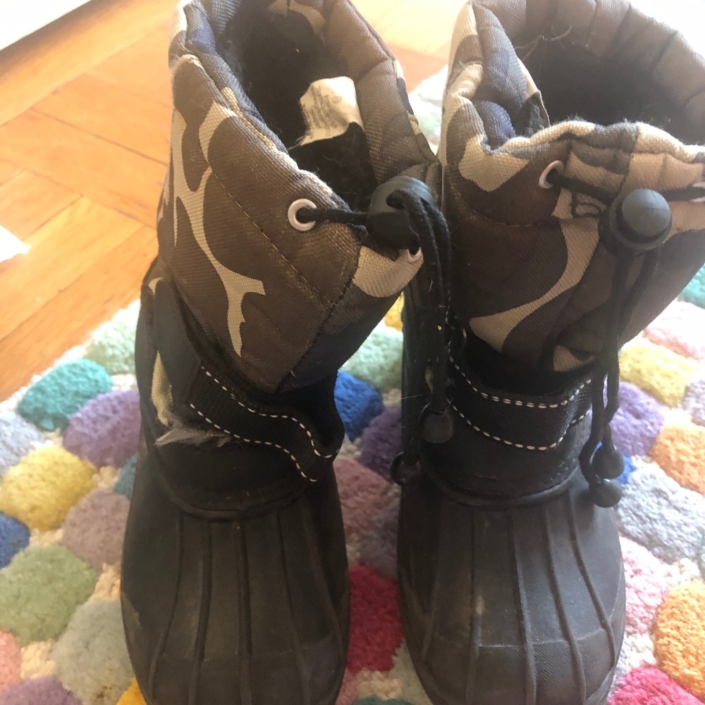 Boys snow boots - camouflage - size 13